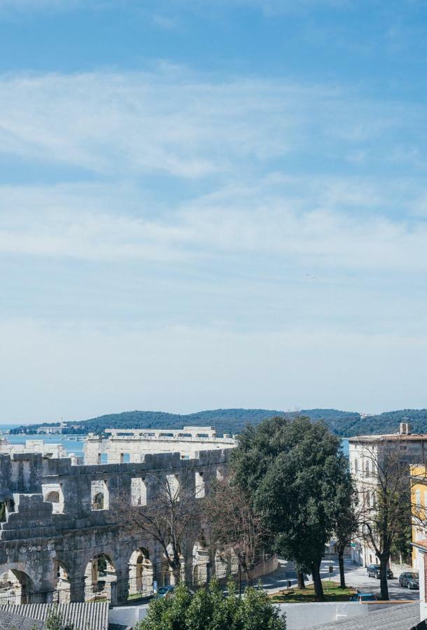 Apartment In Center Pula Exterior foto