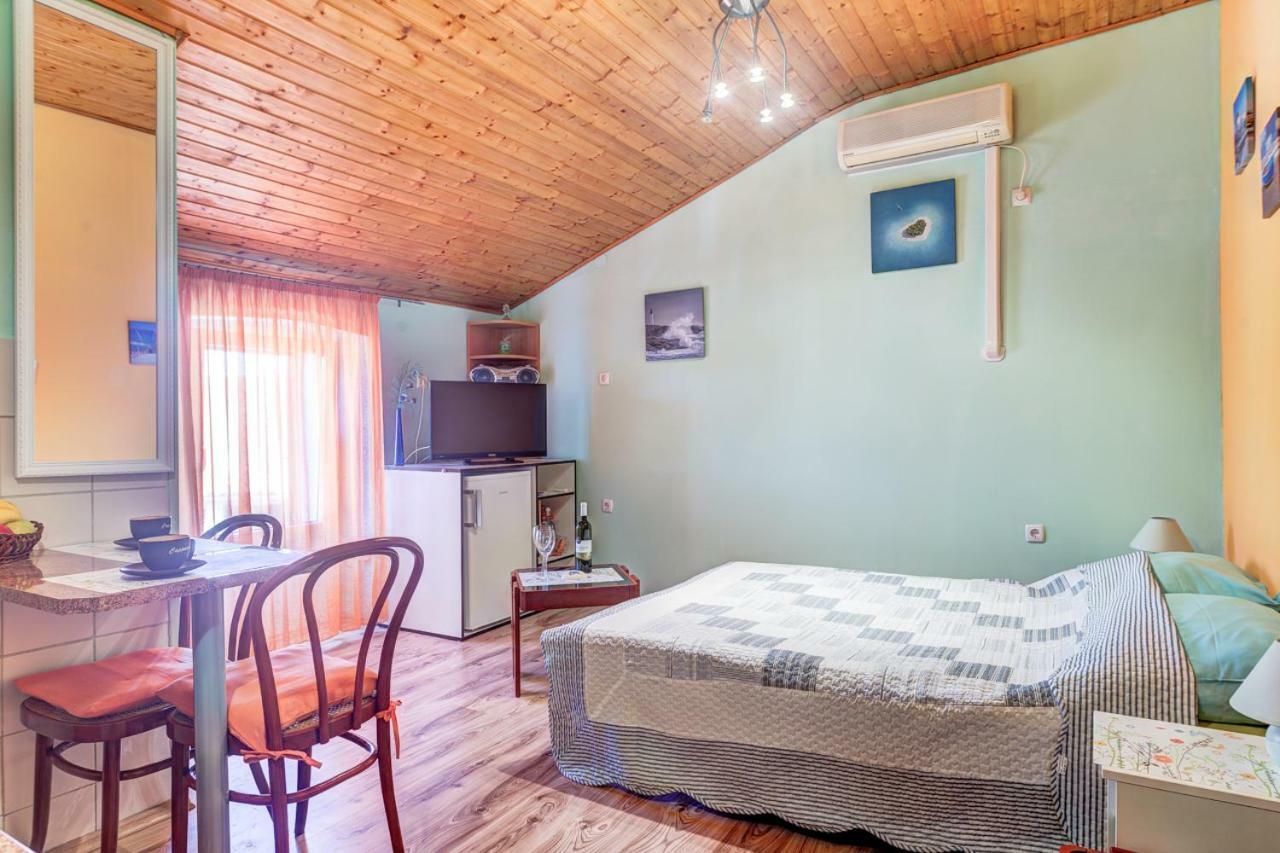 Apartment In Center Pula Exterior foto
